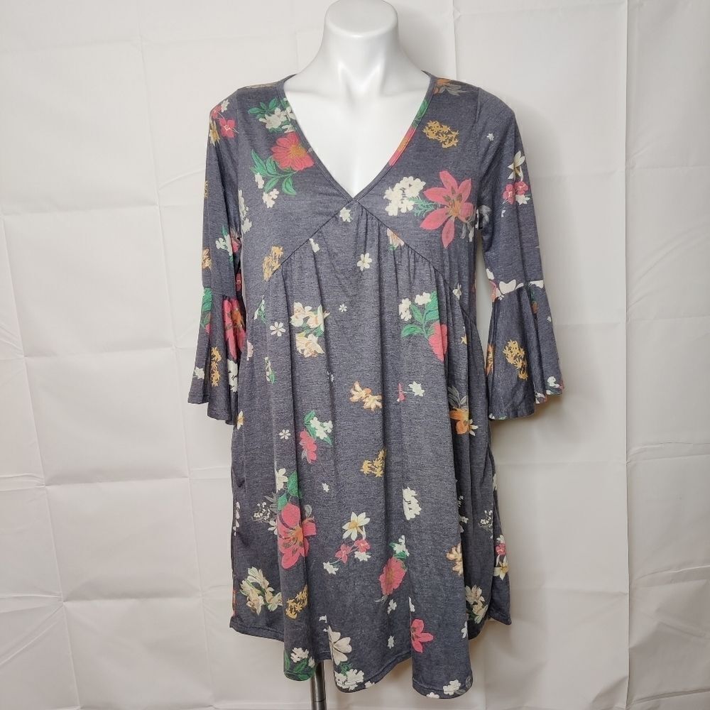 3/$25 MTS Gray Floral V-Neck Bell Sleeve Dress L